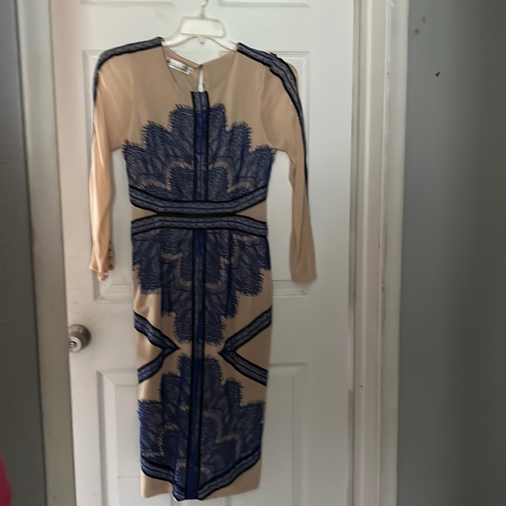 It’s a long body fitting Chicwish M long sleeve dress